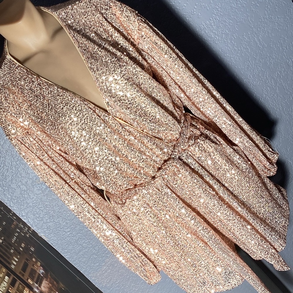 SHE & SKY - NWT - romper: rose-gold sequin l/s w waist tie & pockets - L